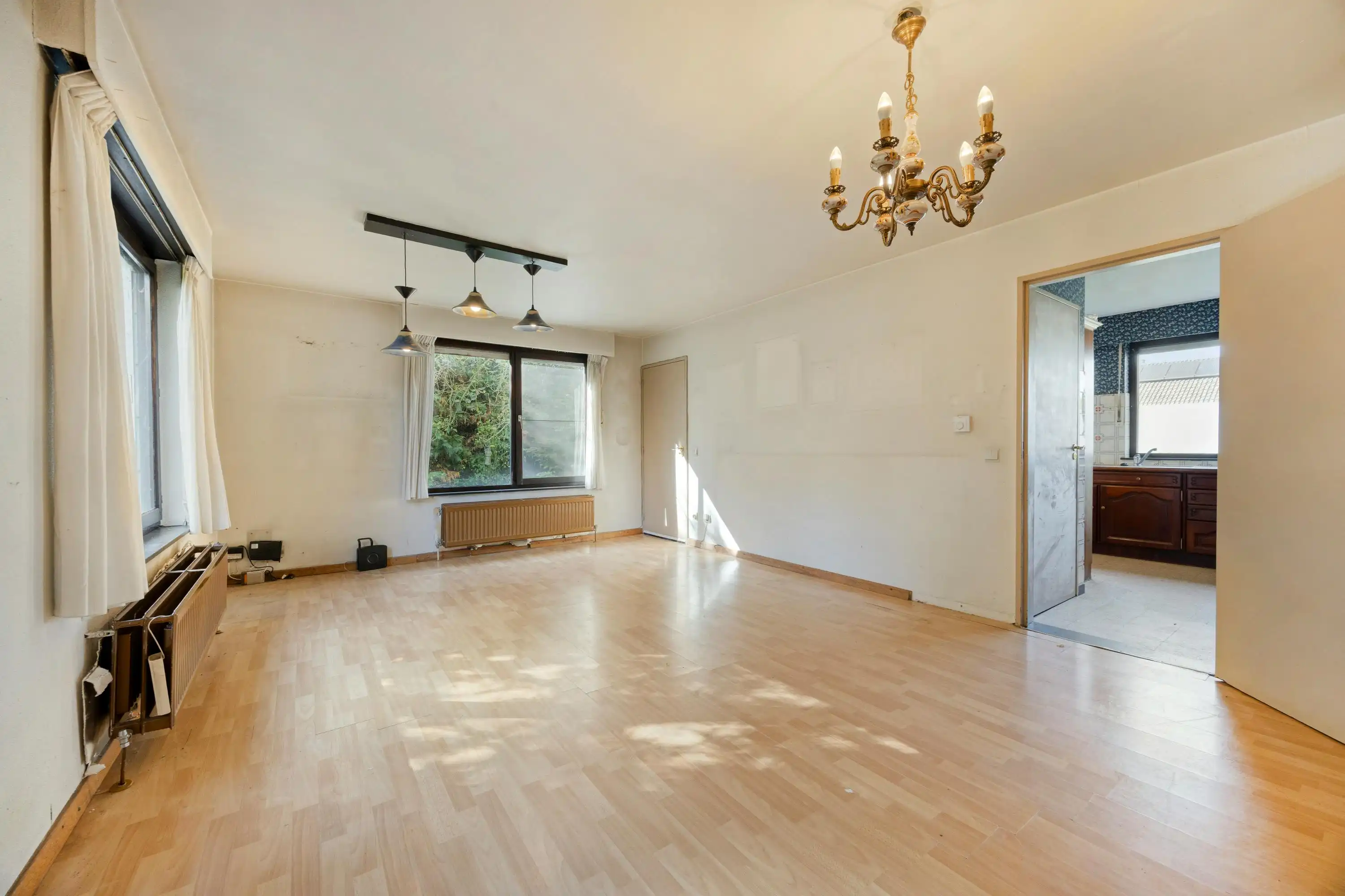 Goed gelegen, te renoveren huis te koop in Lichtaart foto 7