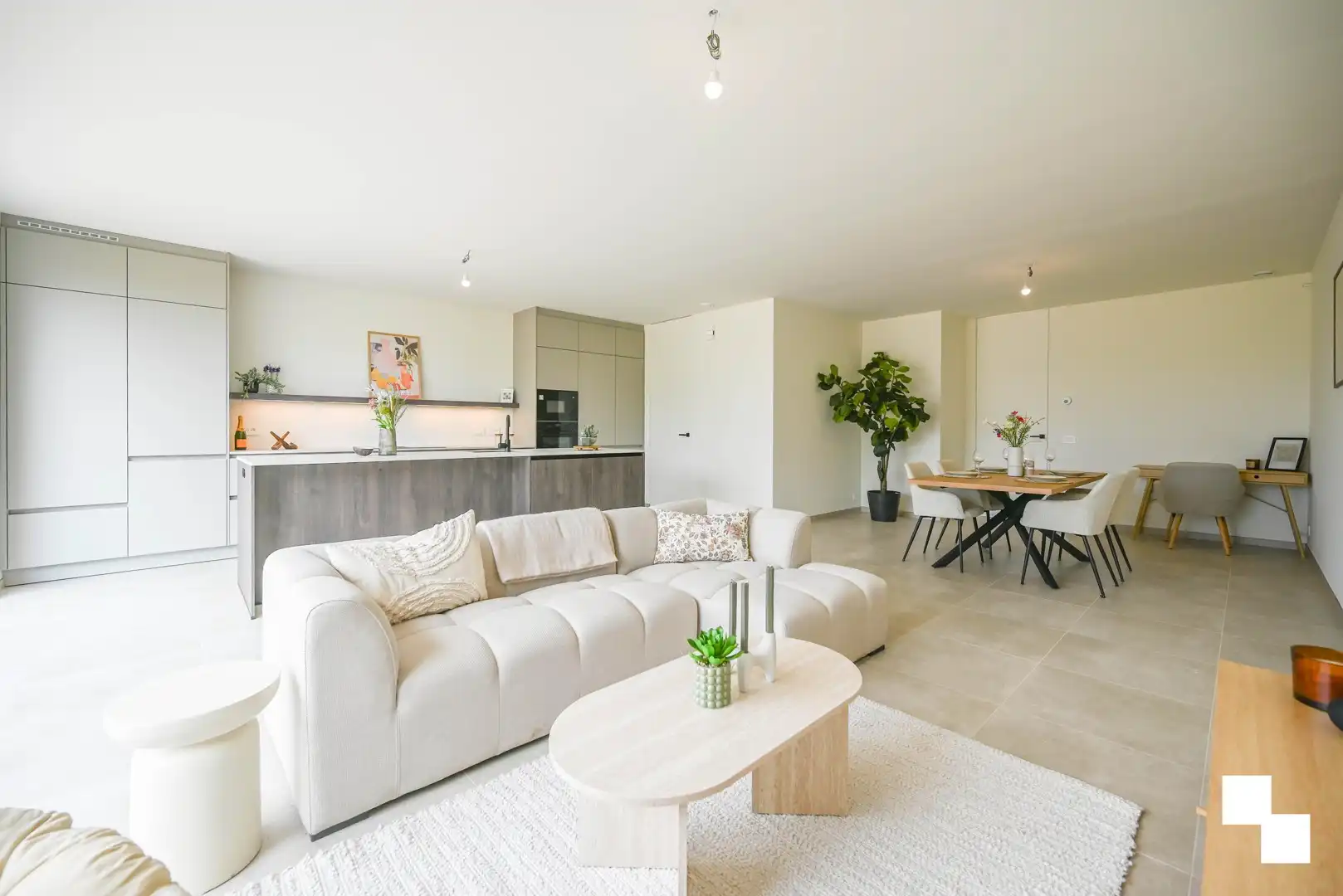 Hoogwaardig afgewerkte halfopen nieuwbouwwoning foto 5