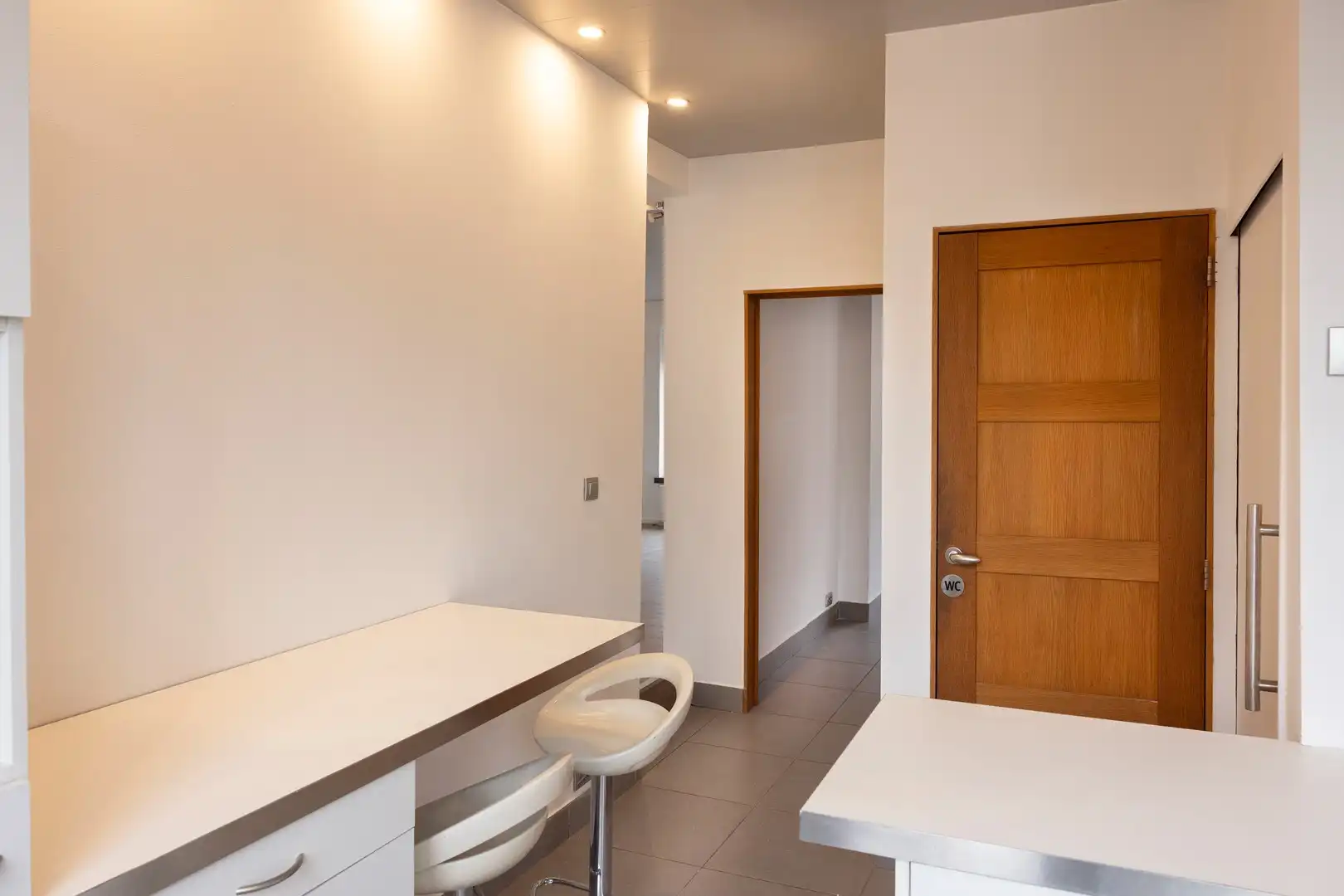 Ruim twee-kamer-appartement met groot terras. foto 5