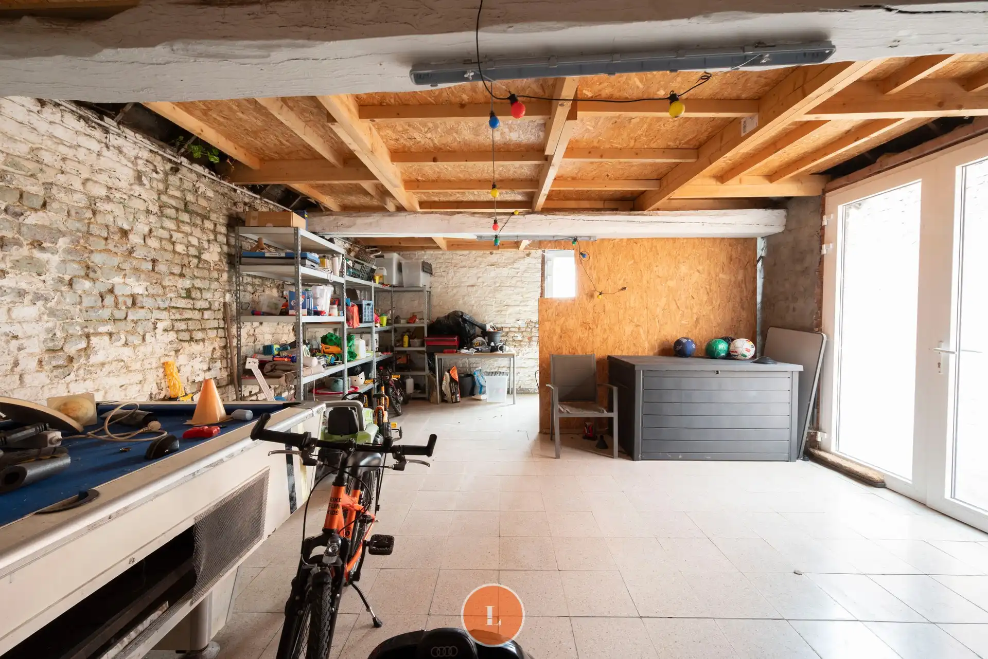 Ruime gezinswoning met grote tuin en garage te koop in Menen. foto 15
