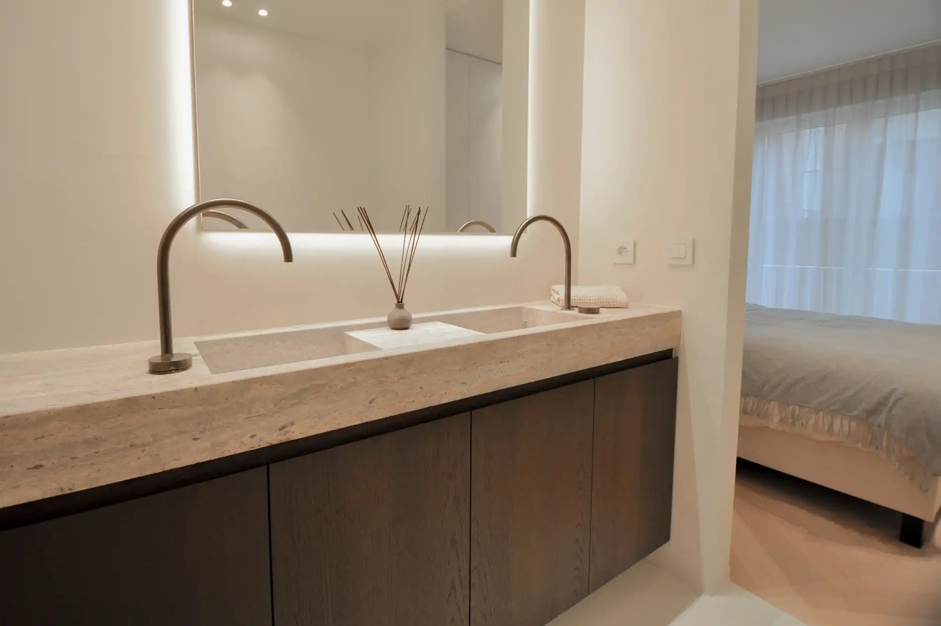 Uitzonderlijk, tijdloos volledig gerenoveerd appartement met een open zicht . foto 18