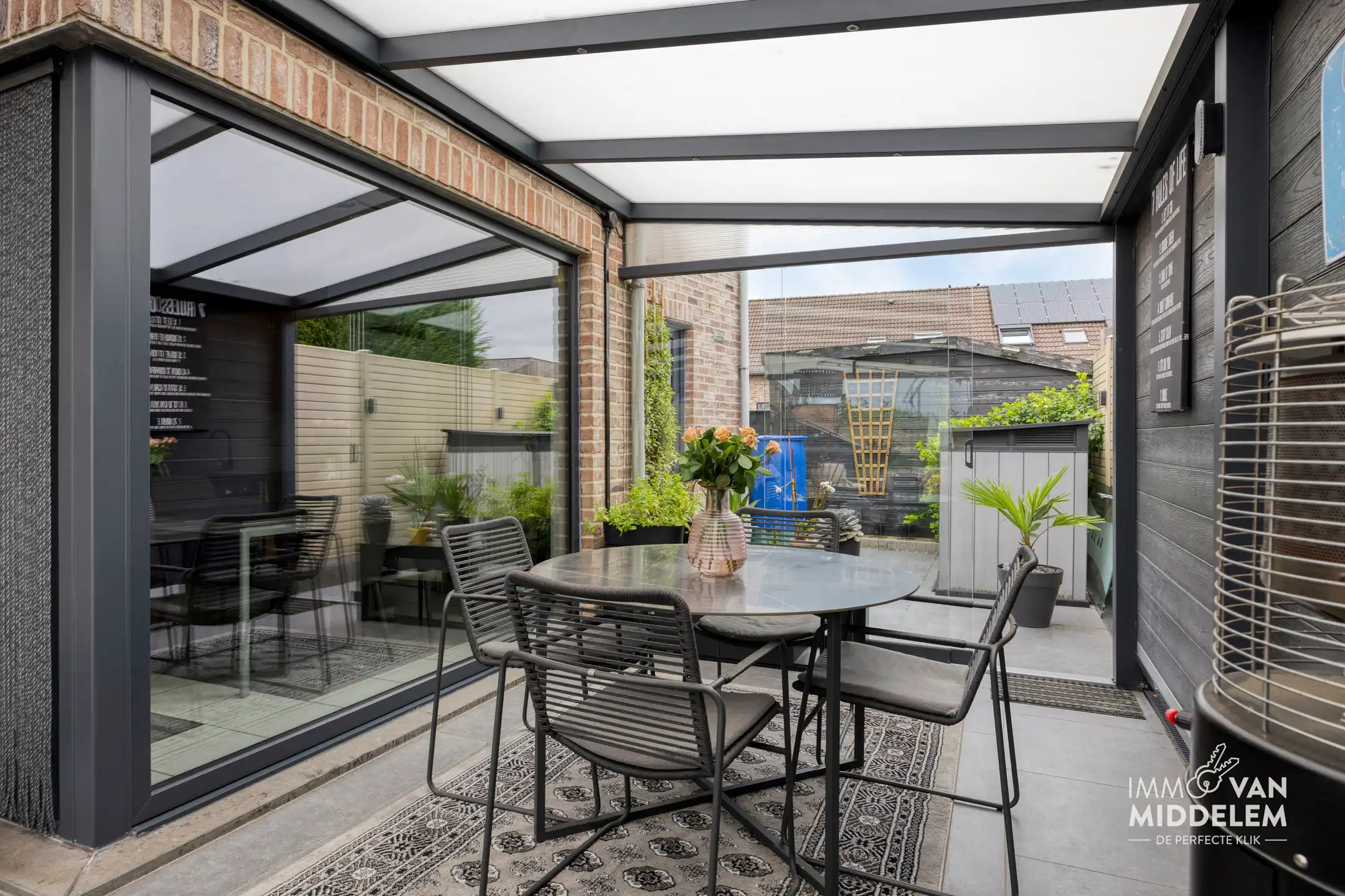 INSTAPKLARE WONING MET 3 KAMERS, ZWEMBAD, GARAGE EN TUIN foto 11