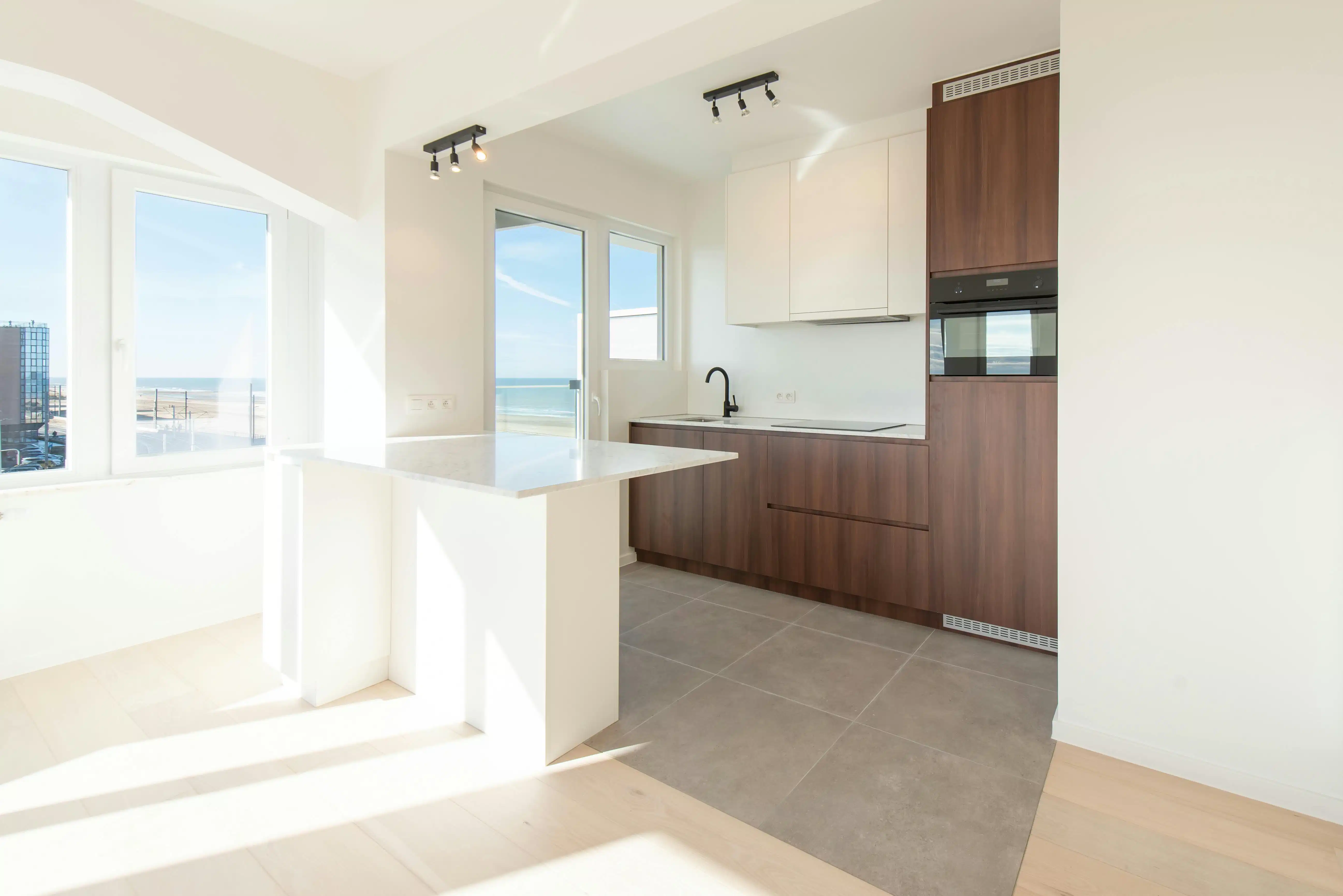 Gerenoveerd hoekappartement met prachtig open zicht foto 3