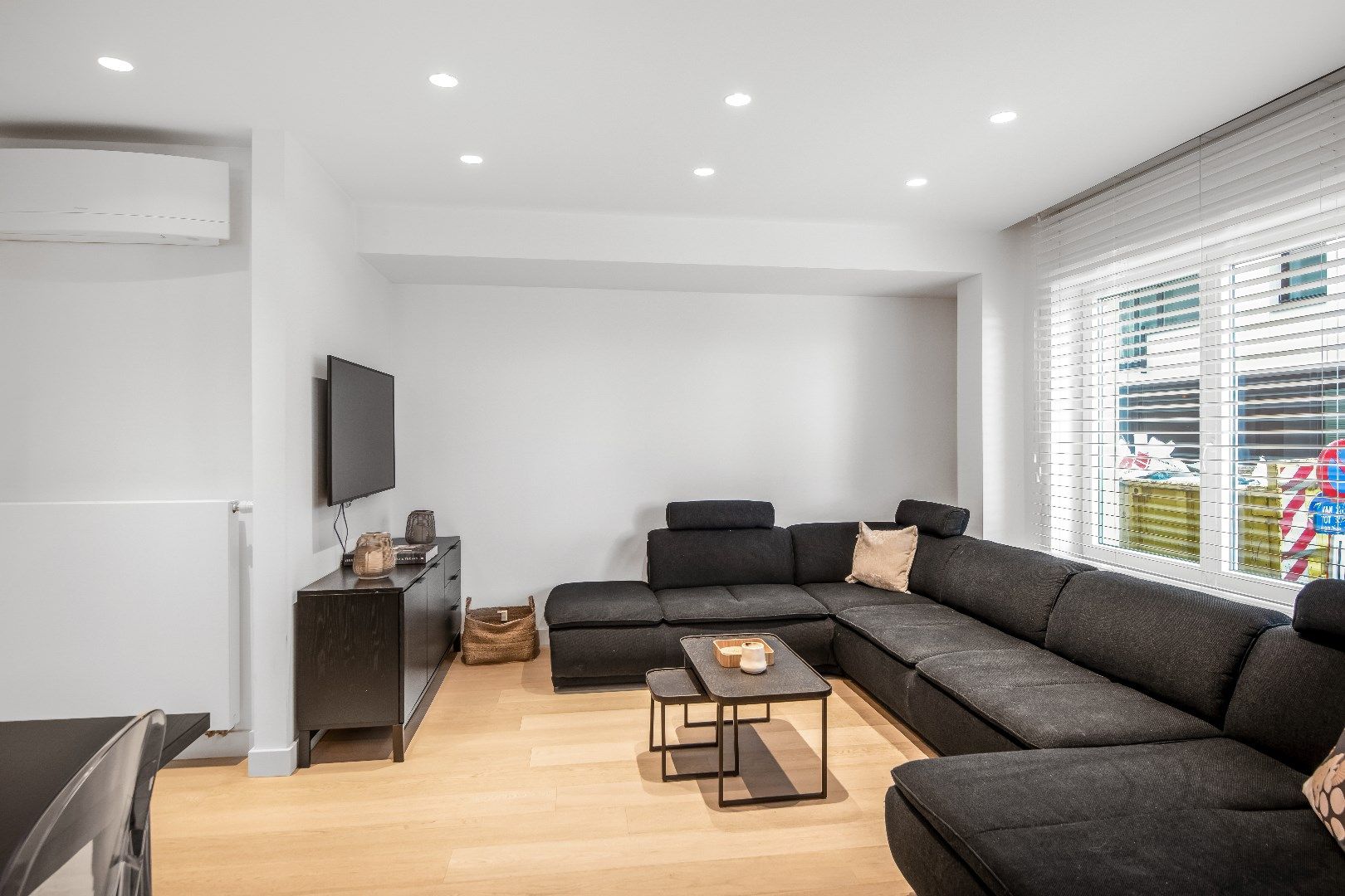 Luxueus gerenoveerd appartement met drie slaapkamers en lateraal zeezicht in het Zoute. foto 3