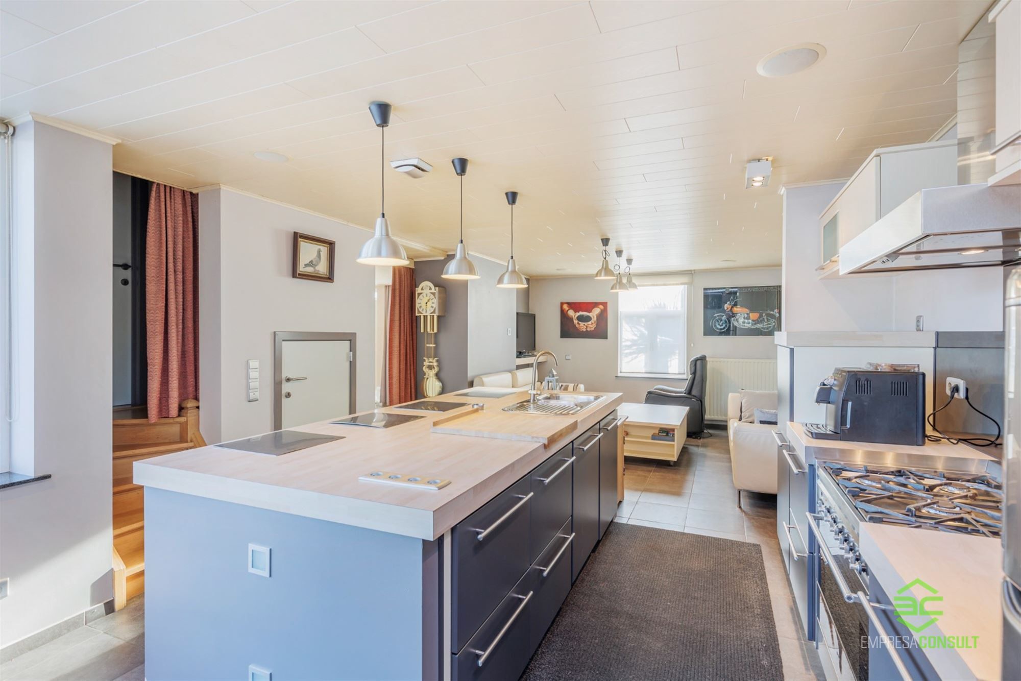 Gerenoveerde woning op een ruim perceel van 19a87ca met 3/4 slpk foto 7