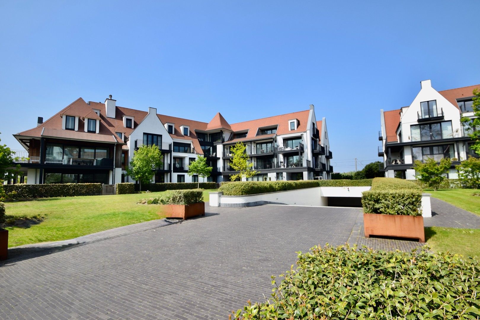 Hoekappartement te huur in Duinenwater met een prachtig zonneterras genietend van het frontaal meerzicht. foto 21
