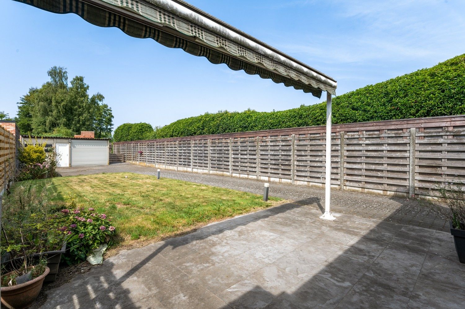 Charmante te renoveren woning met 2 slaapkamers, gezellige tuin en een grote garage in Massenhoven! foto 13