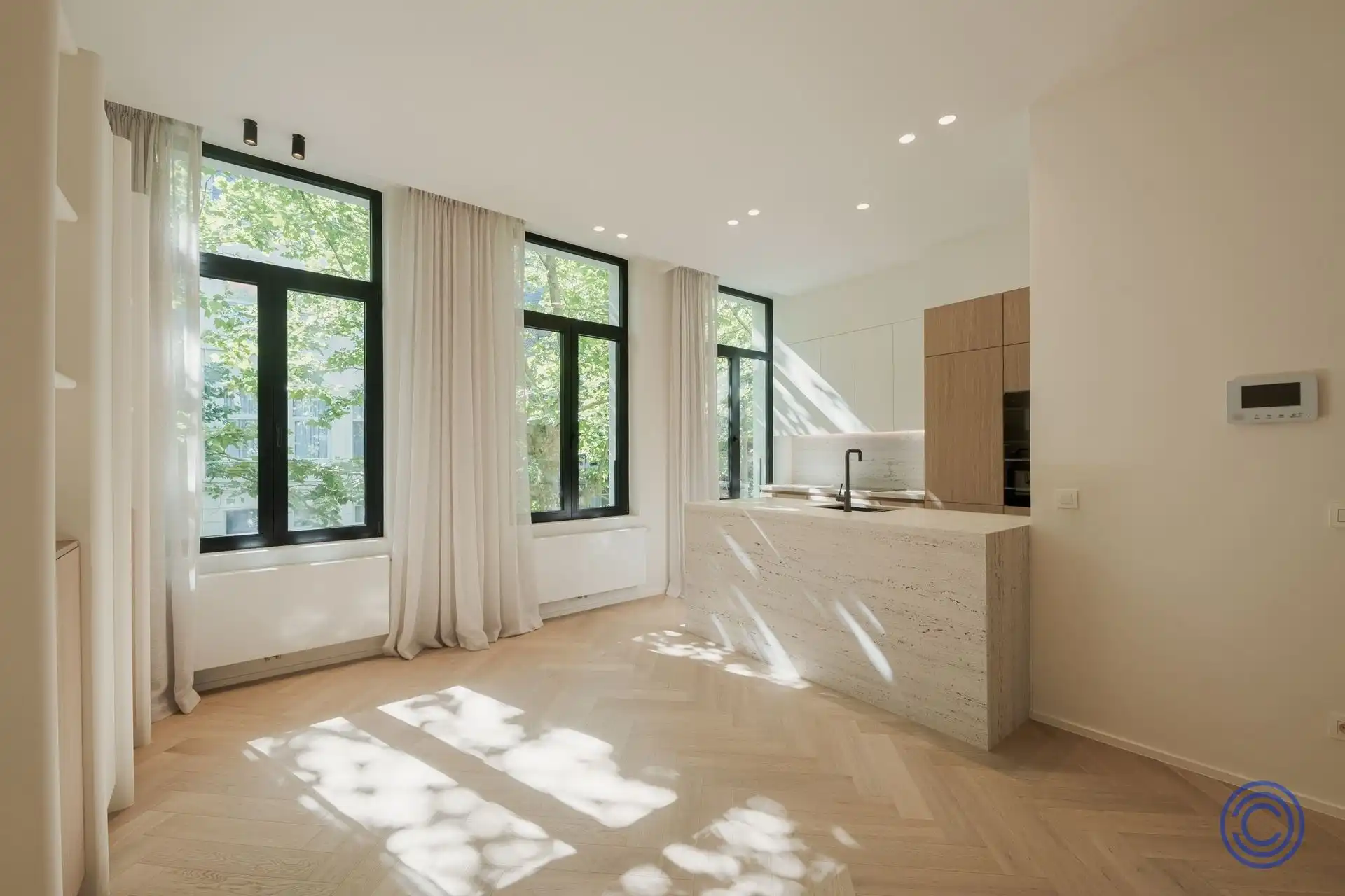 KIJKDAG 11/07: Stijlvol wonen nabij de Marnixplaats – luxueus gerenoveerd appartement met terras! foto 3