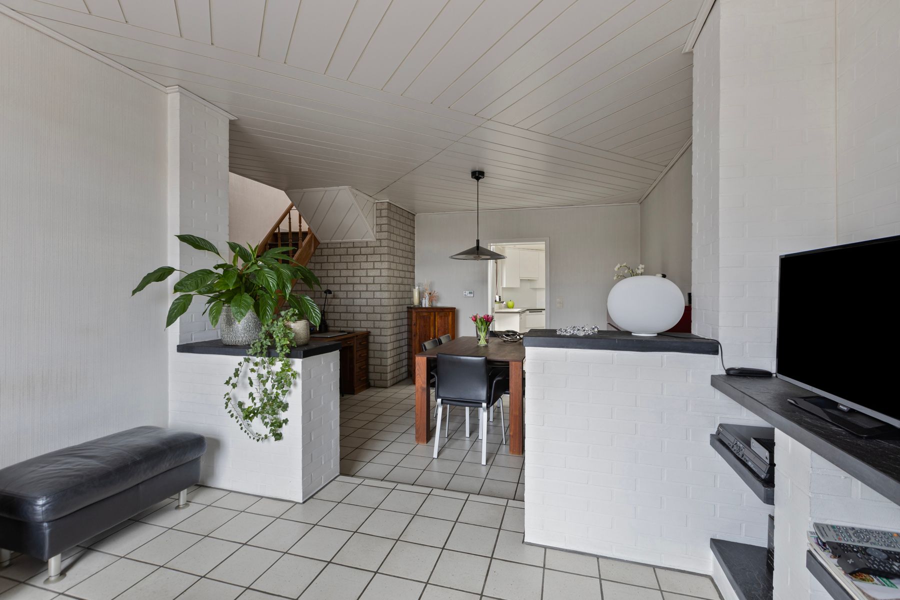 Charmante, gerenoveerde HOB met veranda en tuin in Hasselt – instapklaar en perfect gelegen! foto 8