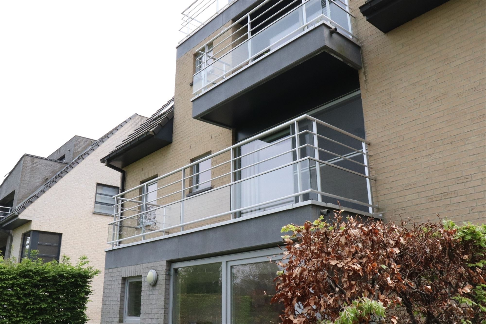 Gunstig gegelegen appartement met terras met open zicht. foto 16