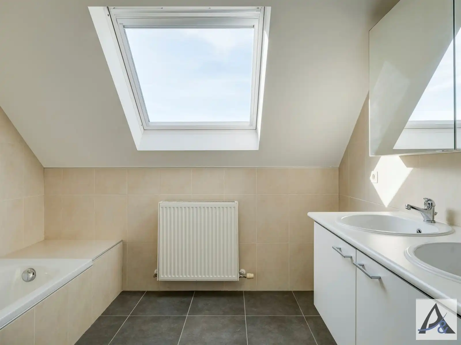 Ruim duplex appartement met terras en 3 slaapkamers in Diepenbeek. foto 19