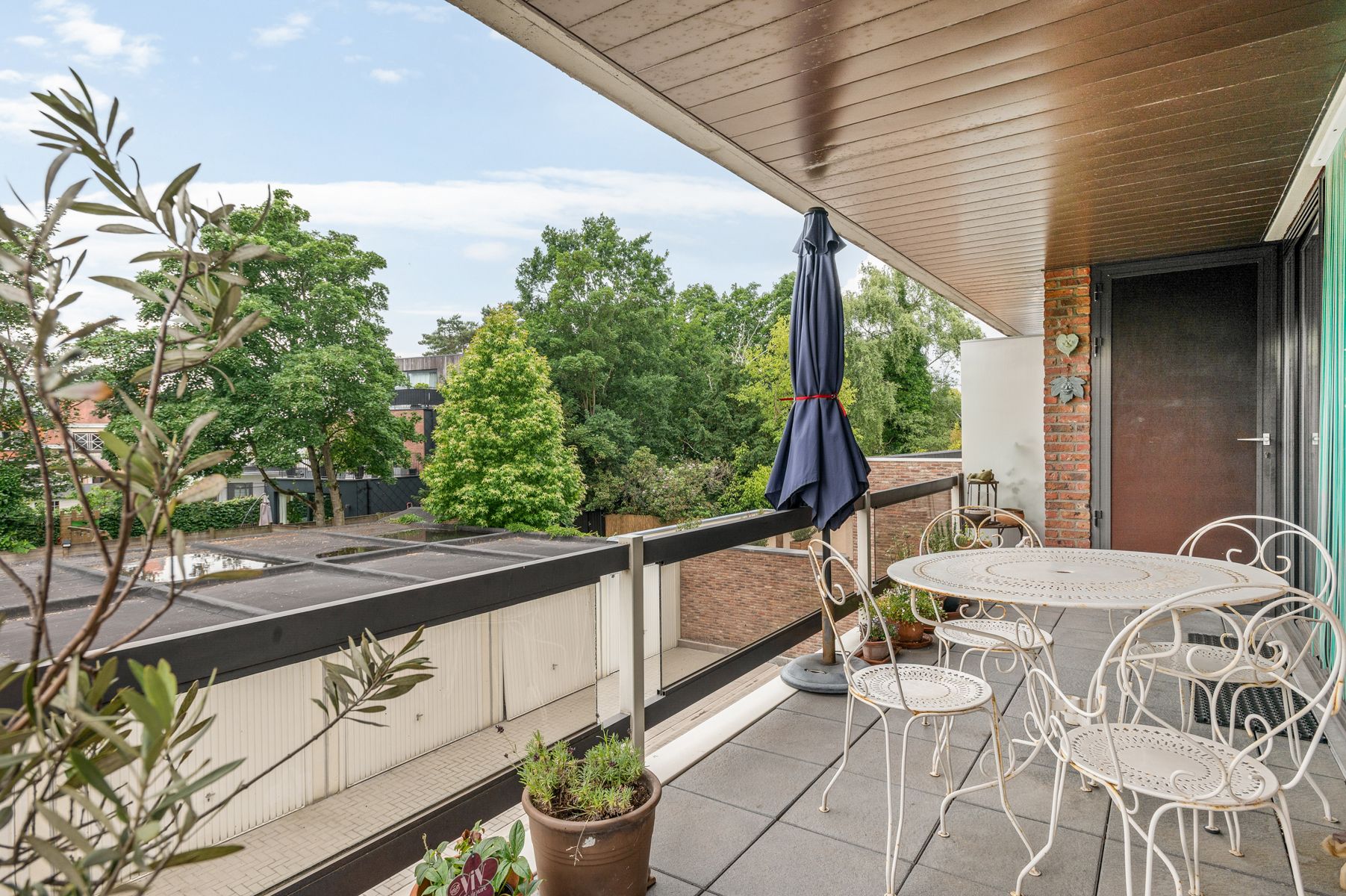 Licht en ruim appartement met 3 slaapkamers en terras. foto 12