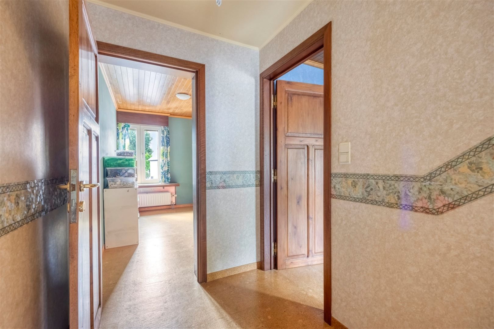 Ruime rijwoning met garage foto 13