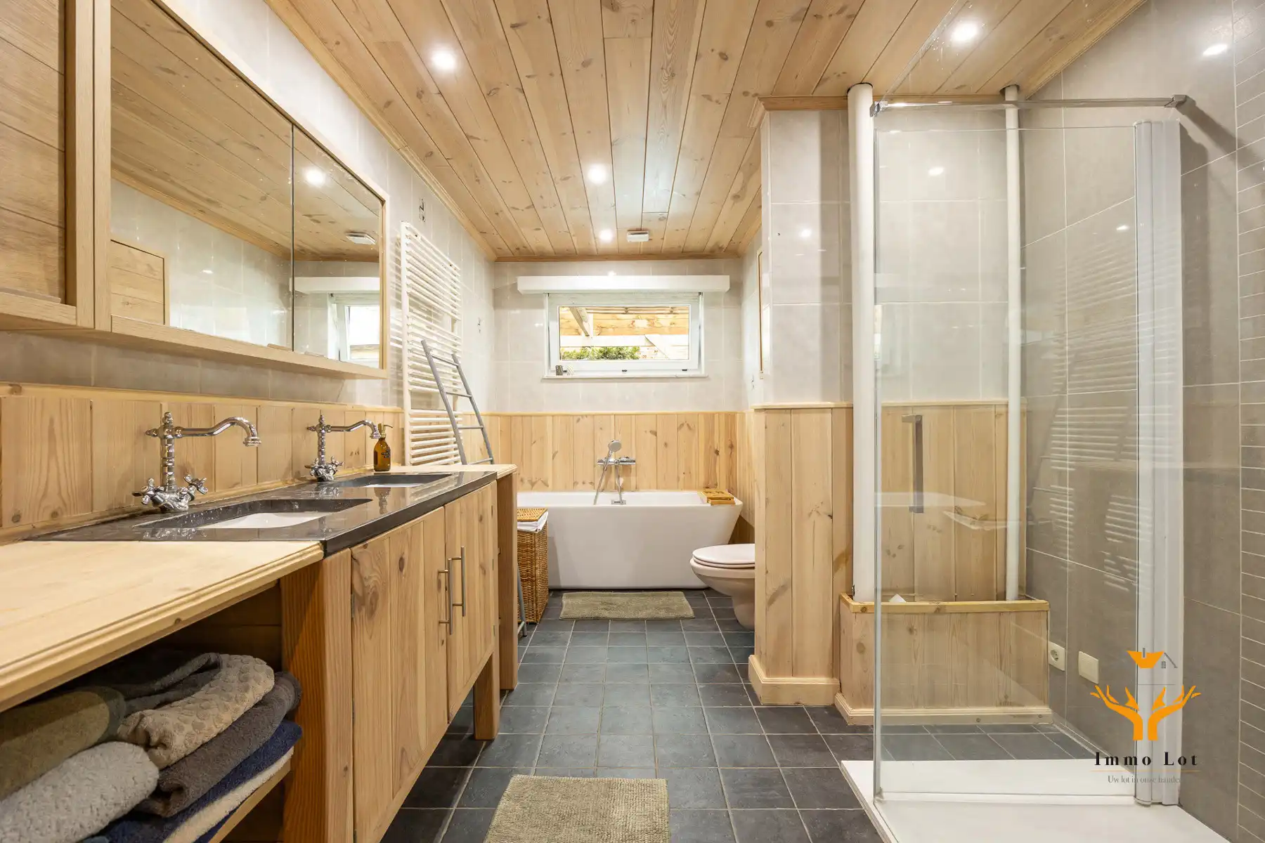 Instapklare gezinswoning met 7 slpk en tal van mogelijkheden foto 12