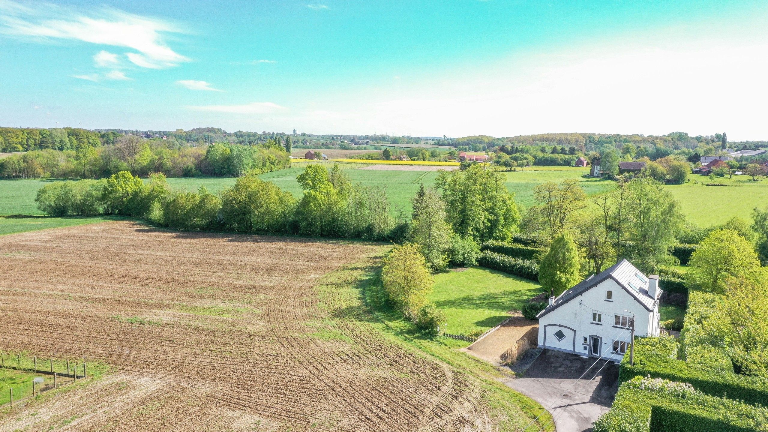 Hoofdfoto van de publicatie: Ruime woning met een unieke ligging