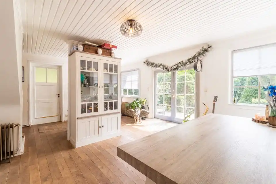 Te renoveren open bebouwing in een groene oase foto 5