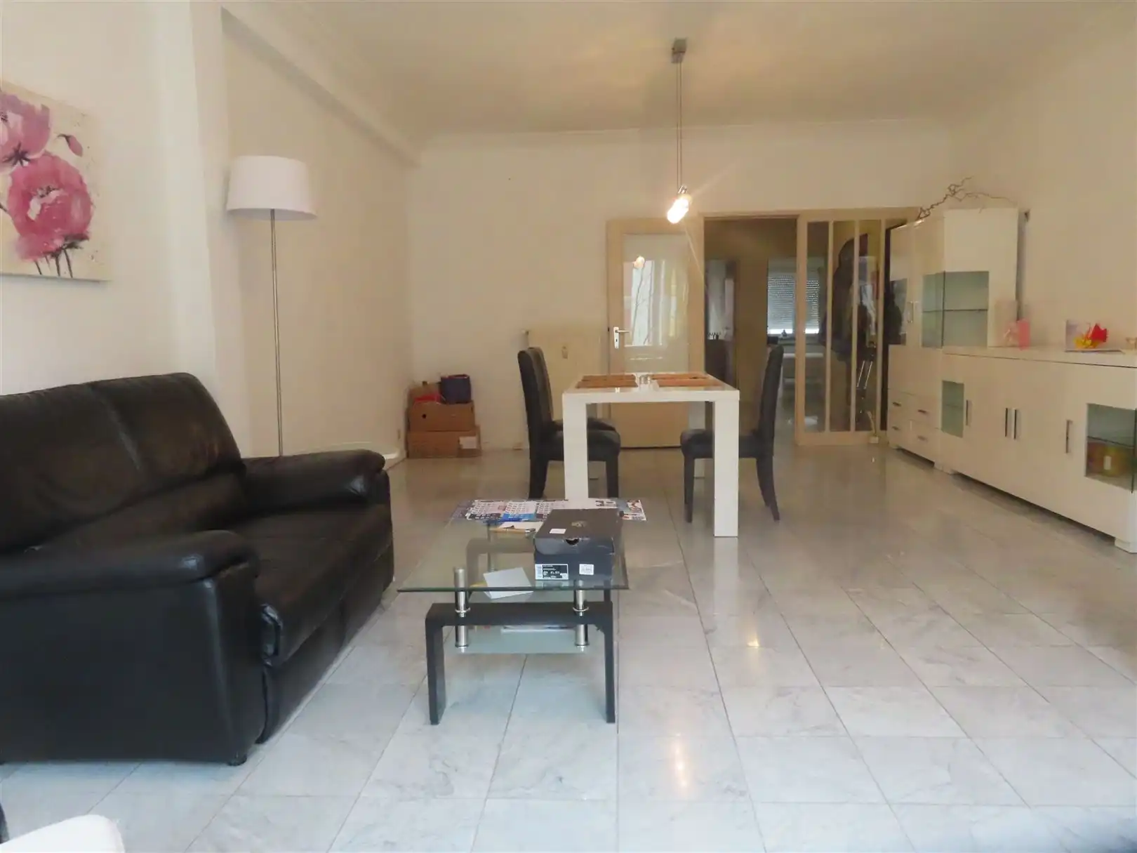 Gemeubeld 2slaapkamerappartement met parking! foto 2