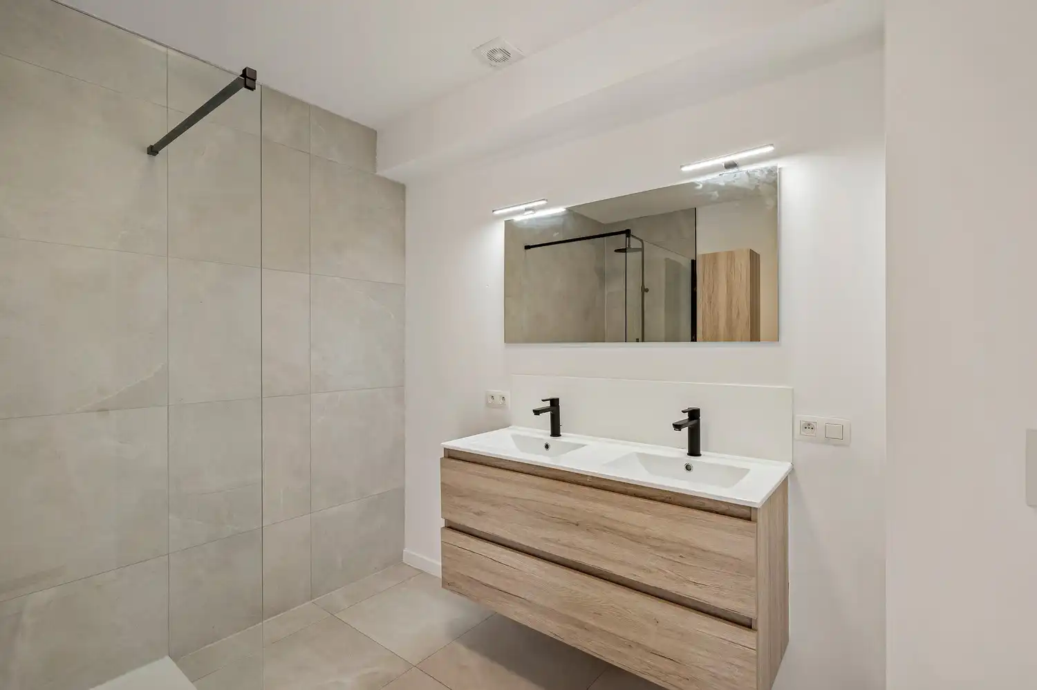 TE KOOP – Instapklaar appartement met 2 slaapkamers in het centrum van Berlaar. foto 11