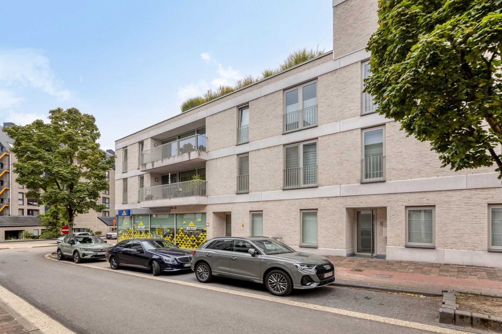 Te koop: lichtrijk appartement in hartje Genk foto 2