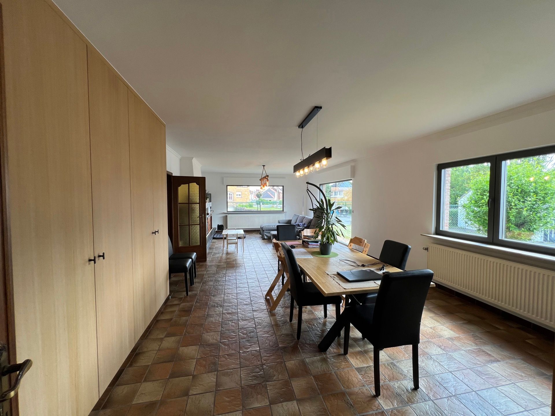Zeer ruime en kwalitatief gerenoveerde woning nabij centrum foto 6