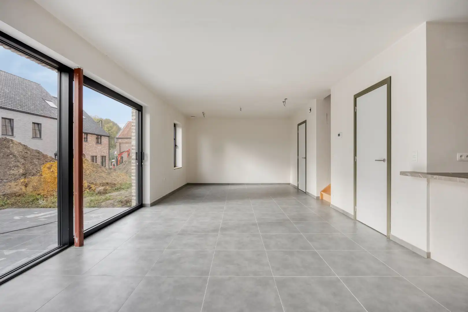 Afgewerkte open bebouwing met 5 slaapkamers, tuin, terras, zolder en garage in Kerkom! - EPB A kWh/m² - bewoonbare opp. 183 m² foto 8