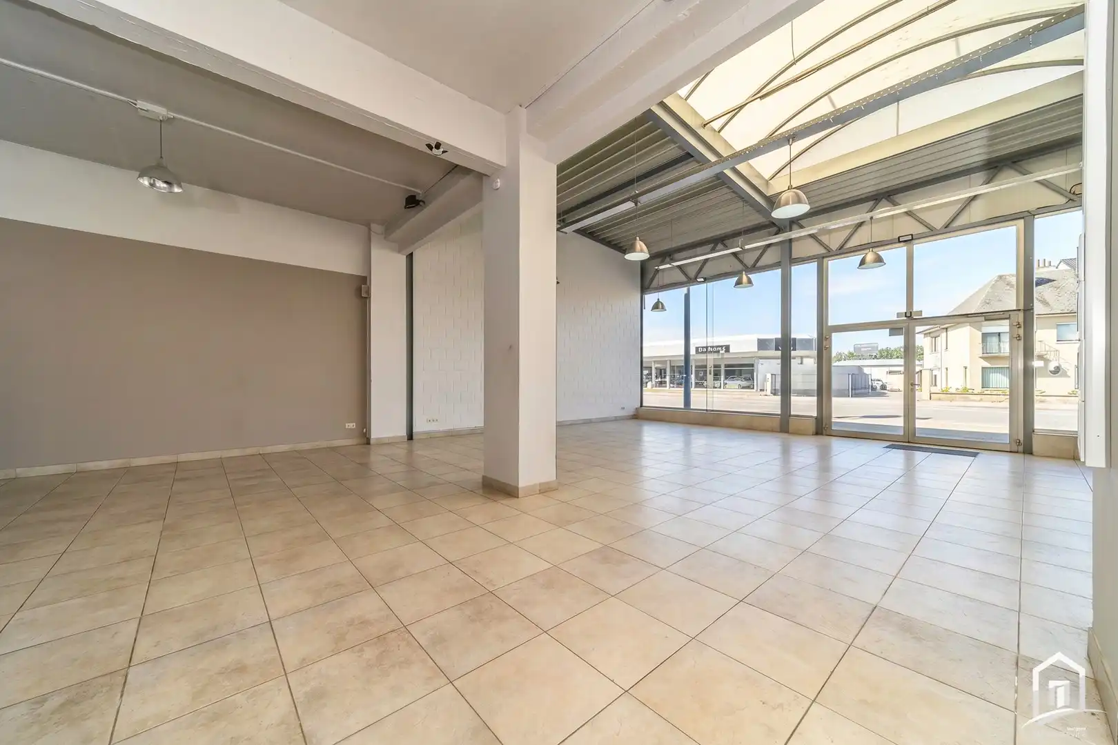 Ruim commercieel pand met showroom en magazijn op uitstekende locatie te Erembodegem foto 5