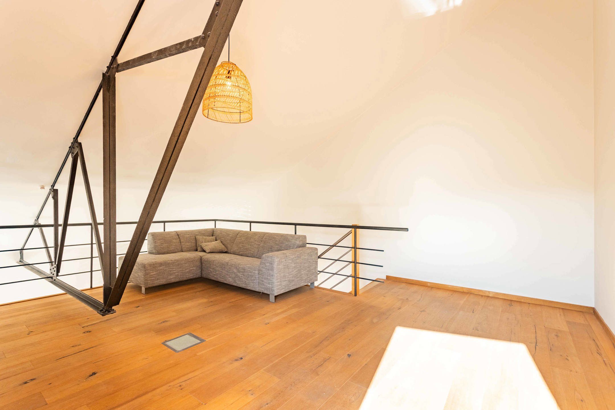 Ruime en lichtrijke kantoorloft te huur in centrum Oudenaarde foto 14