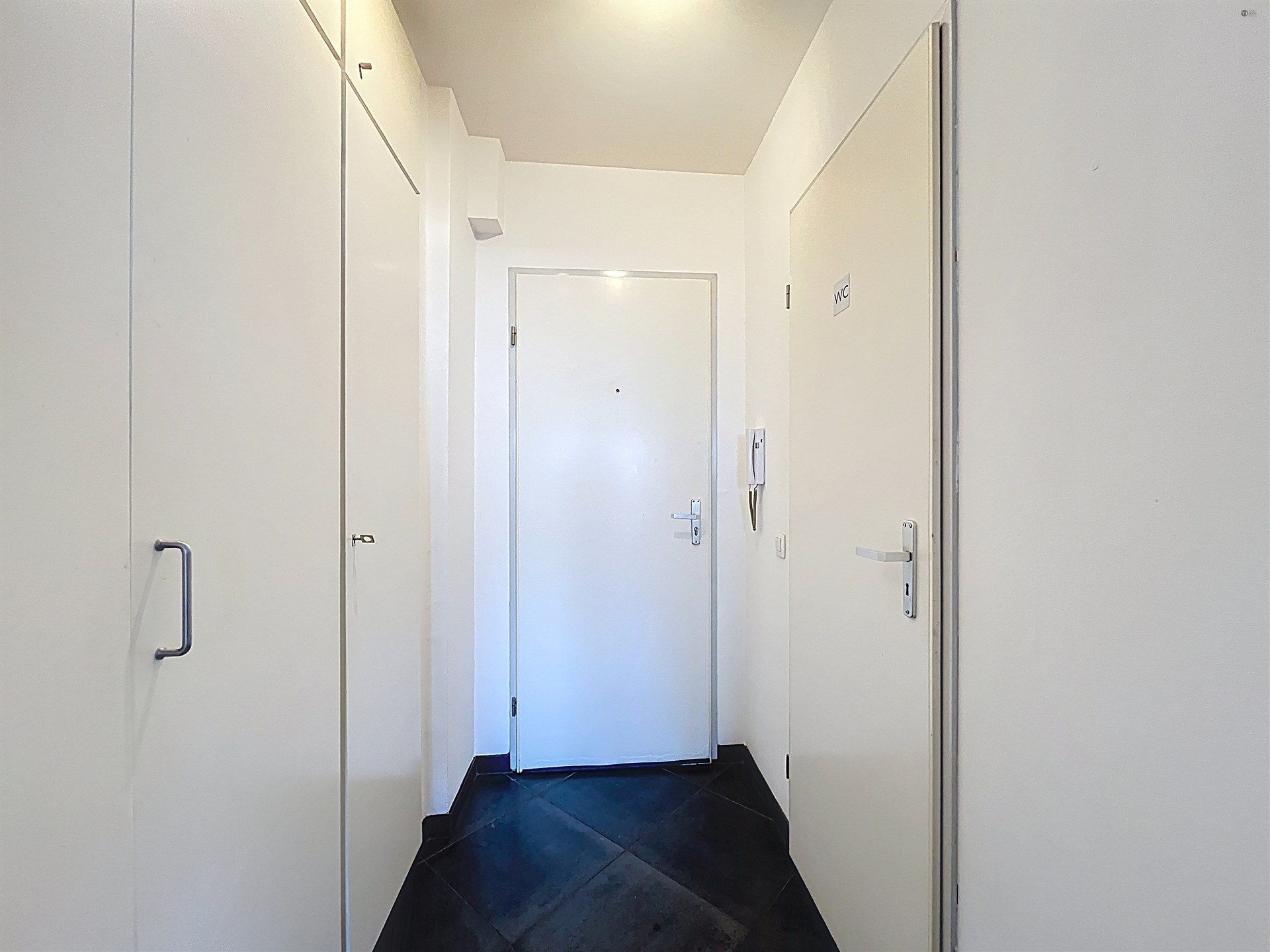 Instapklaar 1 slpk-appartement in centrum Sint-Niklaas foto 6