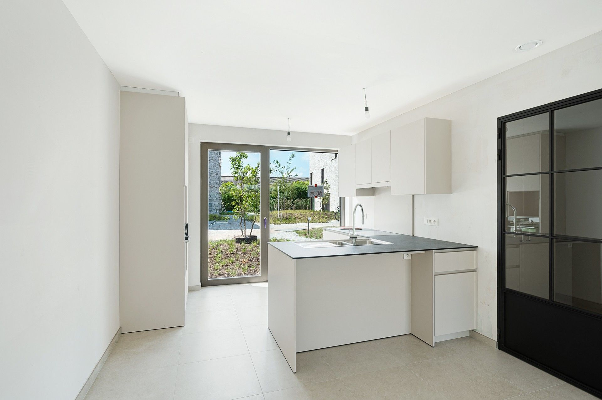 Ongemeubeld: moderne geothermische en energiezuinige woning te Knokke foto 3