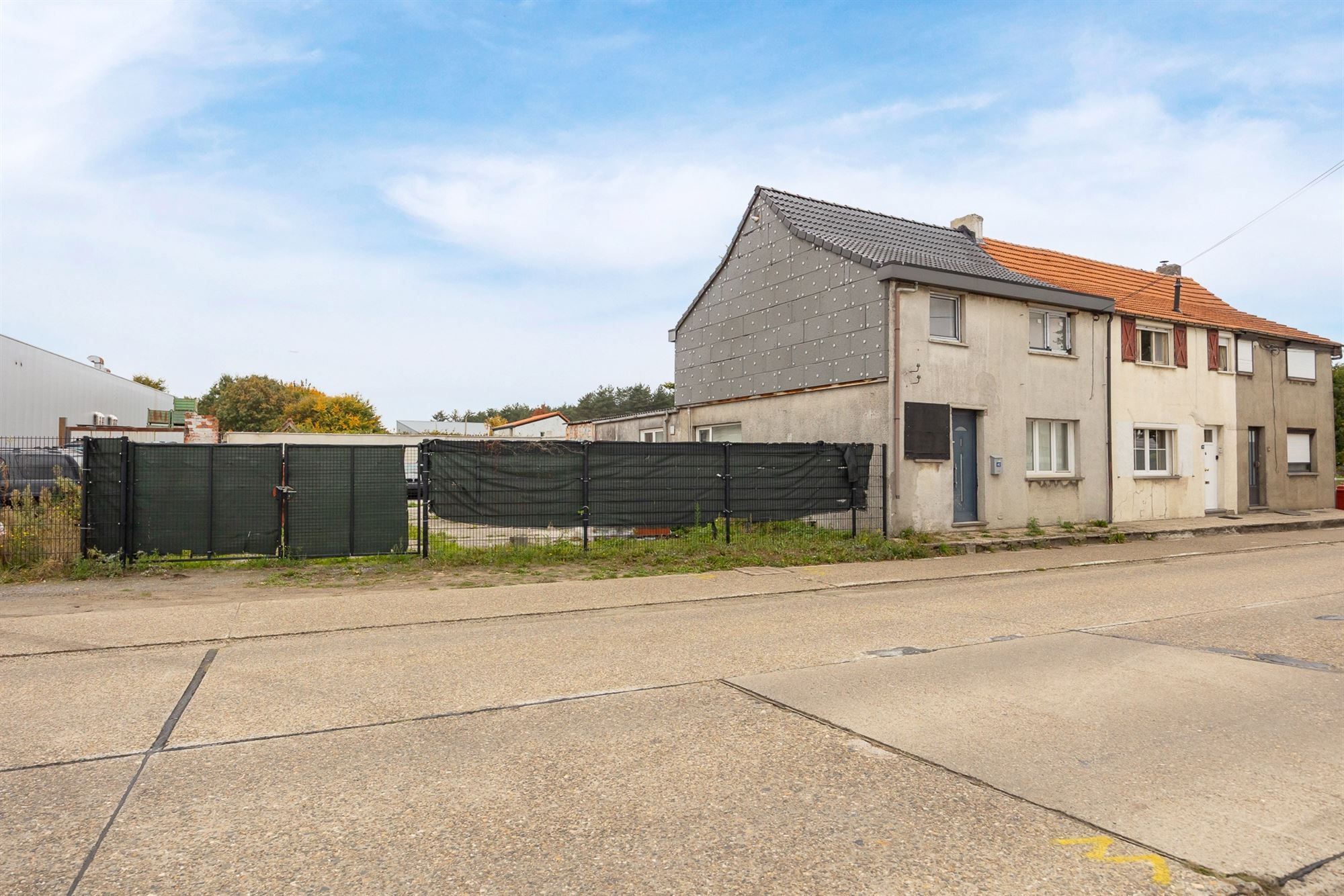 Te renoveren HOB op perceel van 693m² foto {{pictureIndex}}