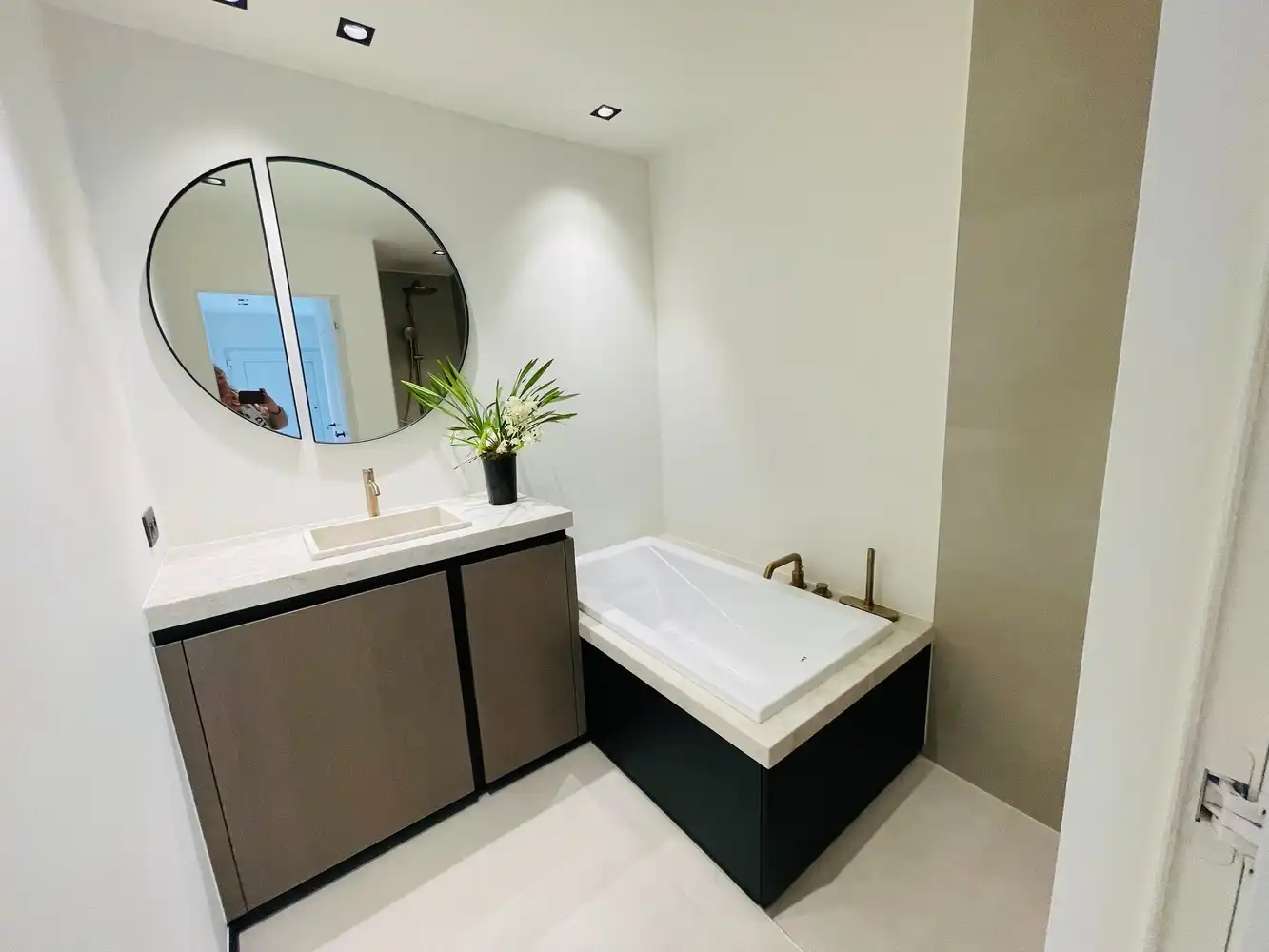 Damme, vlakbij Moerkerke Tot in de puntjes LUXUEUS  gerenoveerde ENERGIEZUINIGE open bebouwing , alles op het gelijkvloers foto 13