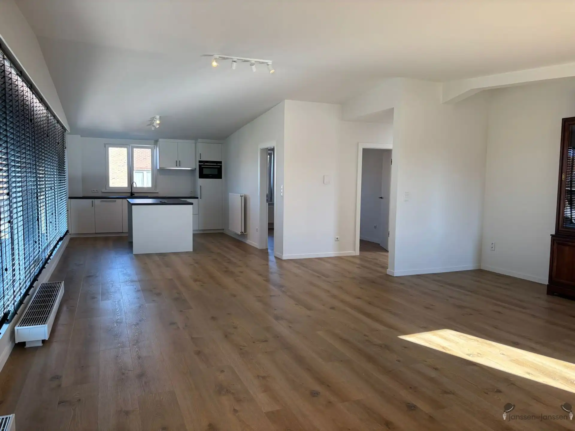Ruim en volledig vernieuwd appartement met grote leefruimte in Sint-Lenaarts foto 9