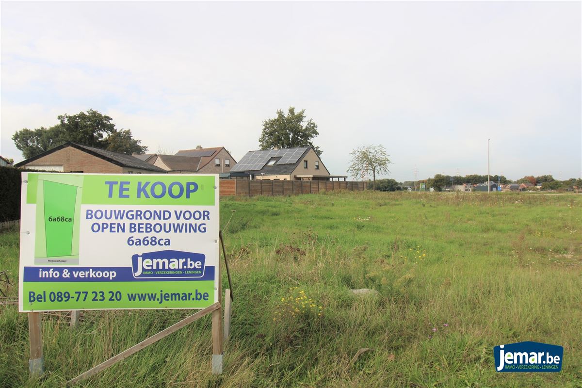 Prachtige bouwgrond vlakbij het centrum van Bree foto {{pictureIndex}}