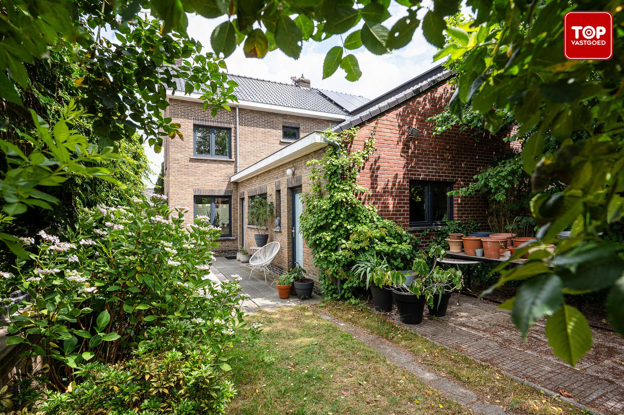 Gerenoveerde en lichtrijke gezinswoning met prachtige tuin foto 28