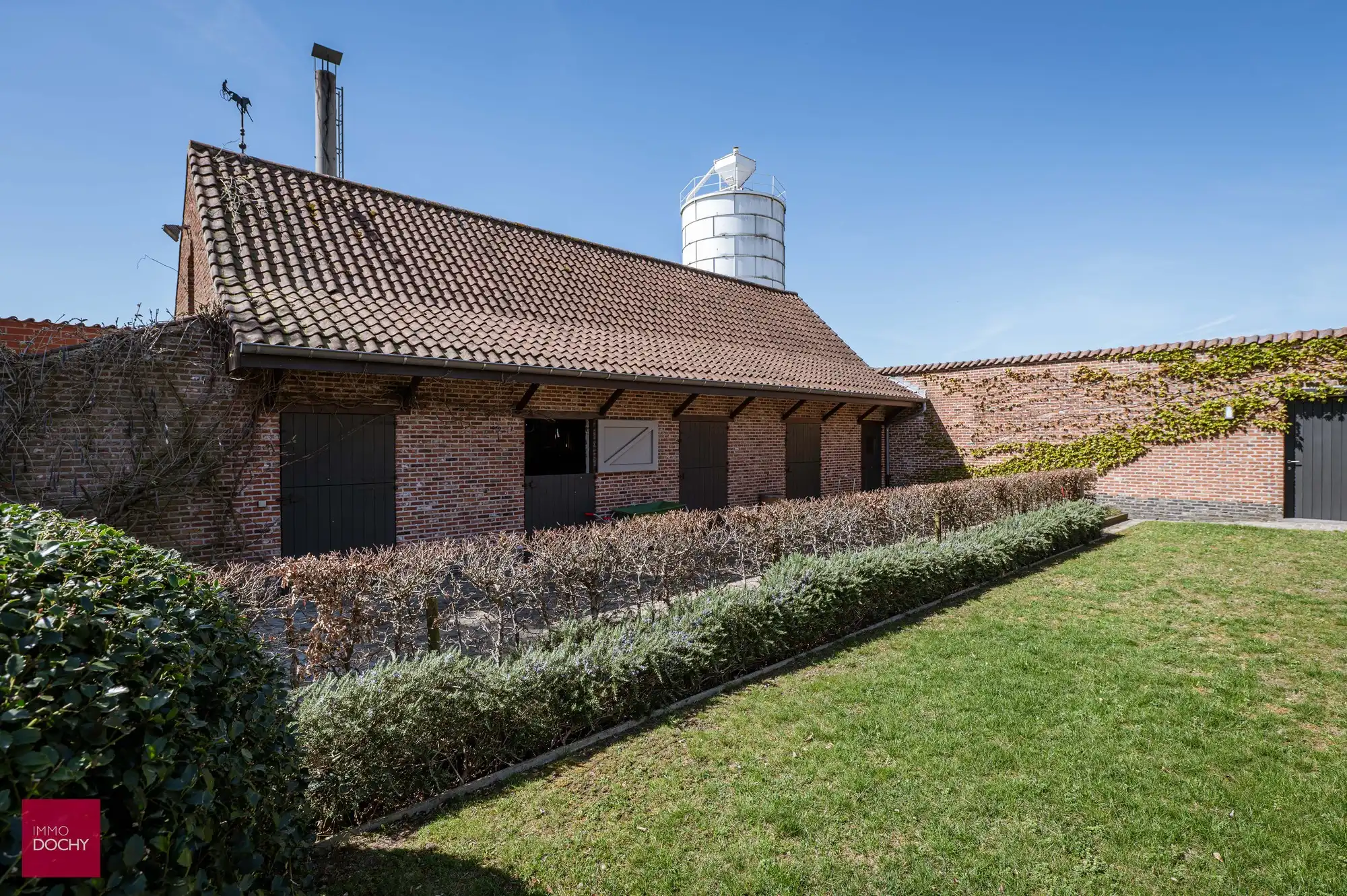 Instapklare ruime villa met grote garage en bijgebouw foto 19