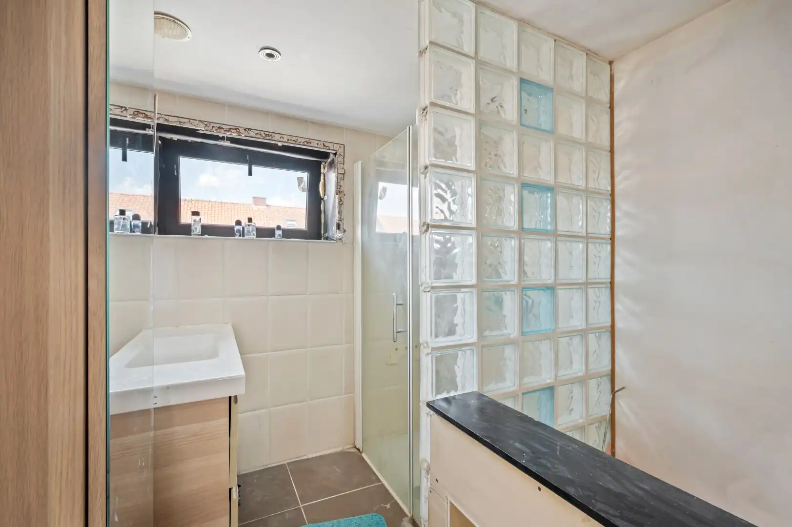 VERDER AF TE WERKEN WONING MET 5 SLPKS EN 2 BADKAMER IN EEN RUSTIGE WIJK foto 15