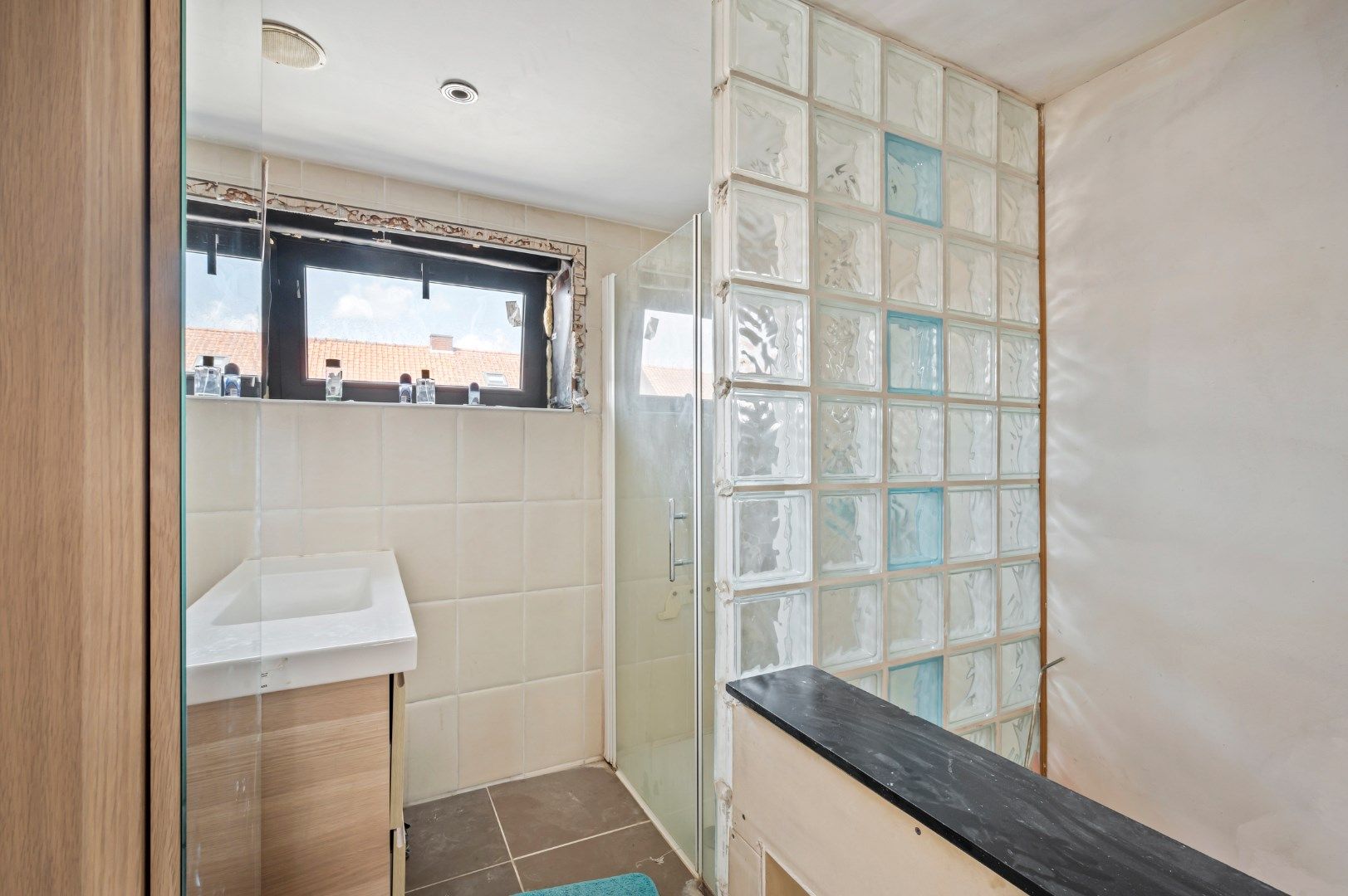 VERDER AF TE WERKEN WONING MET 5 SLPKS EN 2 BADKAMER IN EEN RUSTIGE WIJK foto 15