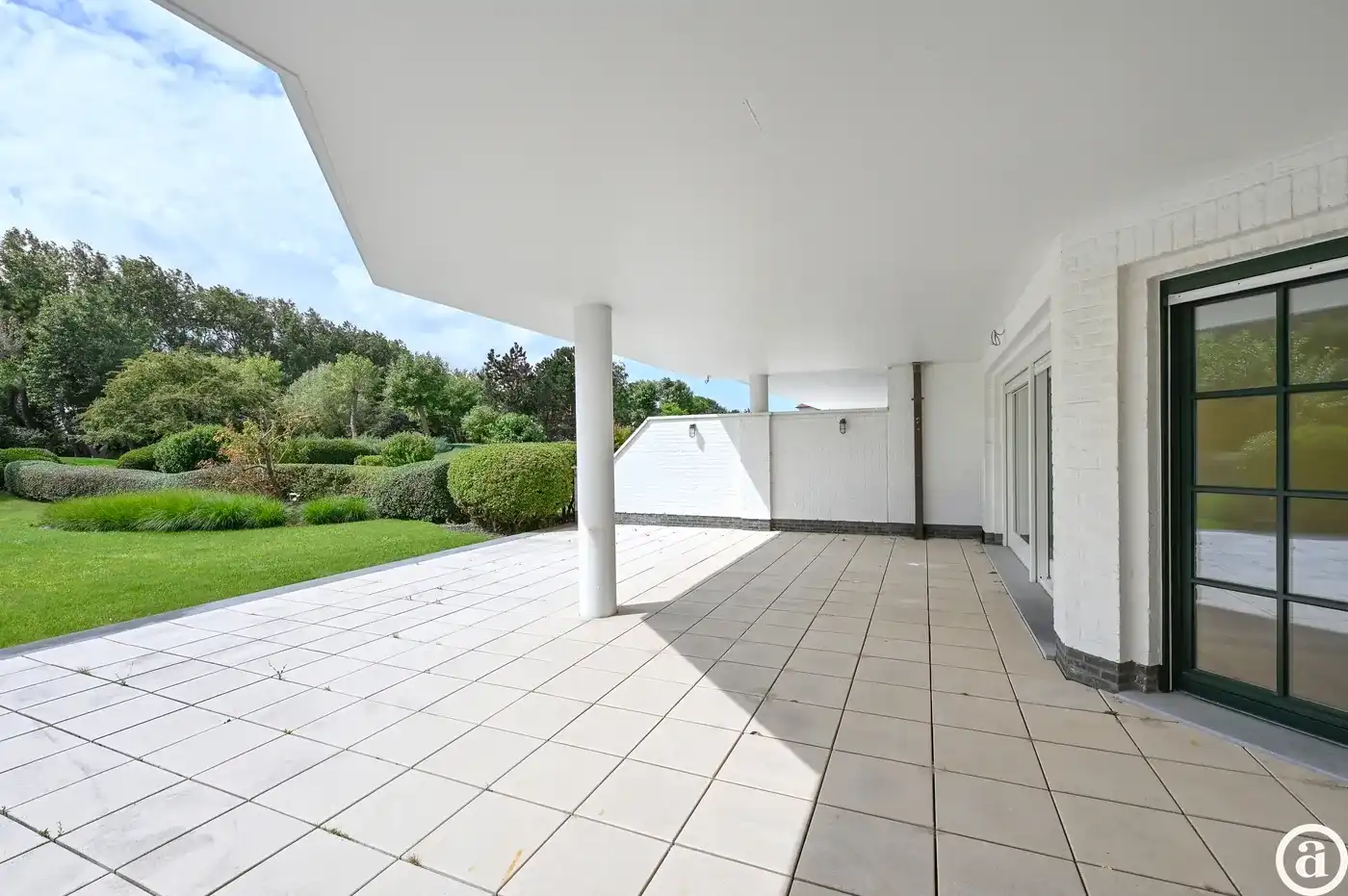 Zonovergoten tuin appartement met groot terras en prachtige tuin gelegen in het exclusieve domein Tennis Gardens. foto 14