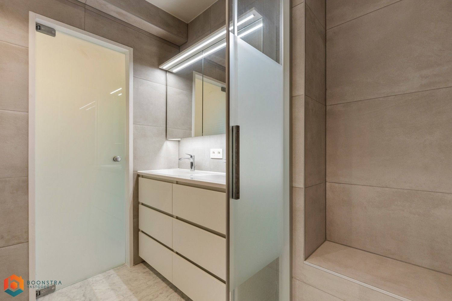 Prachtig gerenoveerd 3 slpkr app te Mechelen foto 16