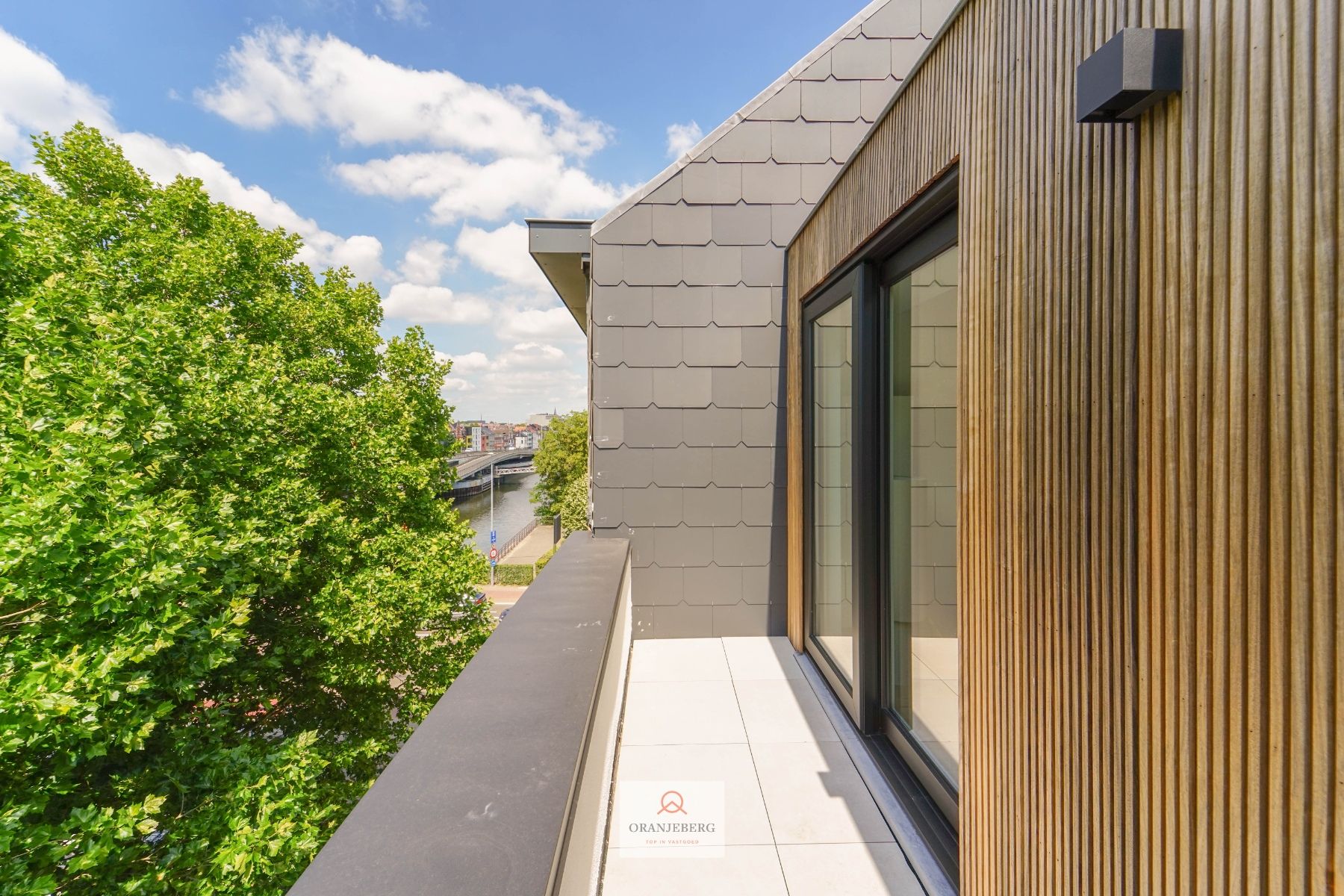 Gerenoveerd penthouse met zonnig terras in Gent foto 4