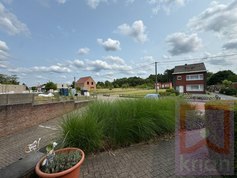 Ruim 2-slaapkamer appartement met terras en garage. foto 9