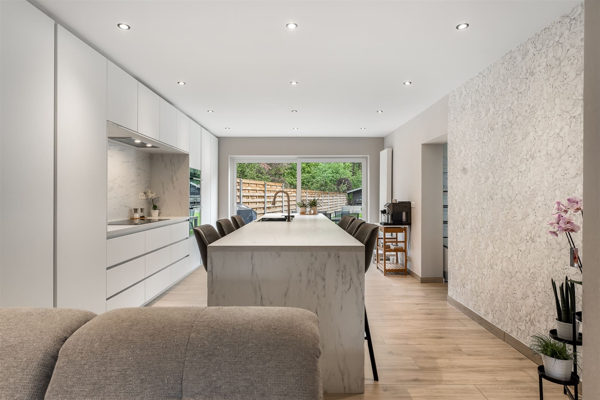 UITERST KNAPPE GERENOVEERDE WONING MET 4 SLAAPKAMERS, ZEER RUSTIG GELEGEN TE PAAL foto 6