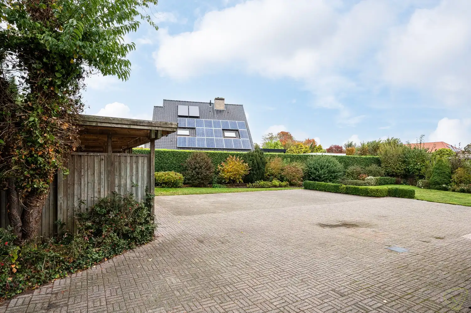 Kwalitatief afgewerkte woning met praktijkruimte en uitzonderlijk ruime kelderverdieping foto 33