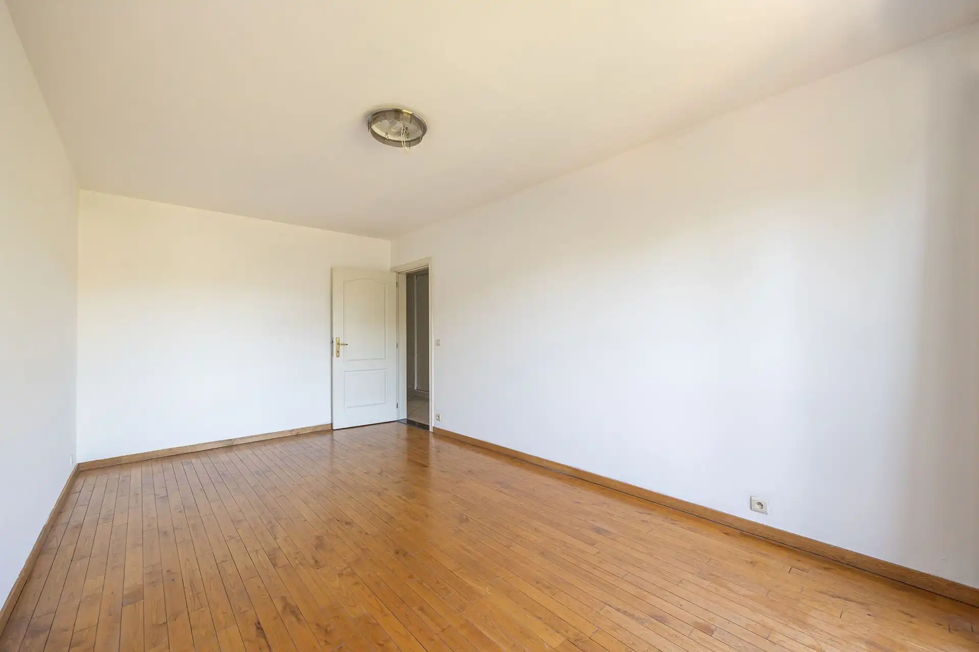 Lichtovergoten appartement met 2 terrassen en garagebox! foto 12