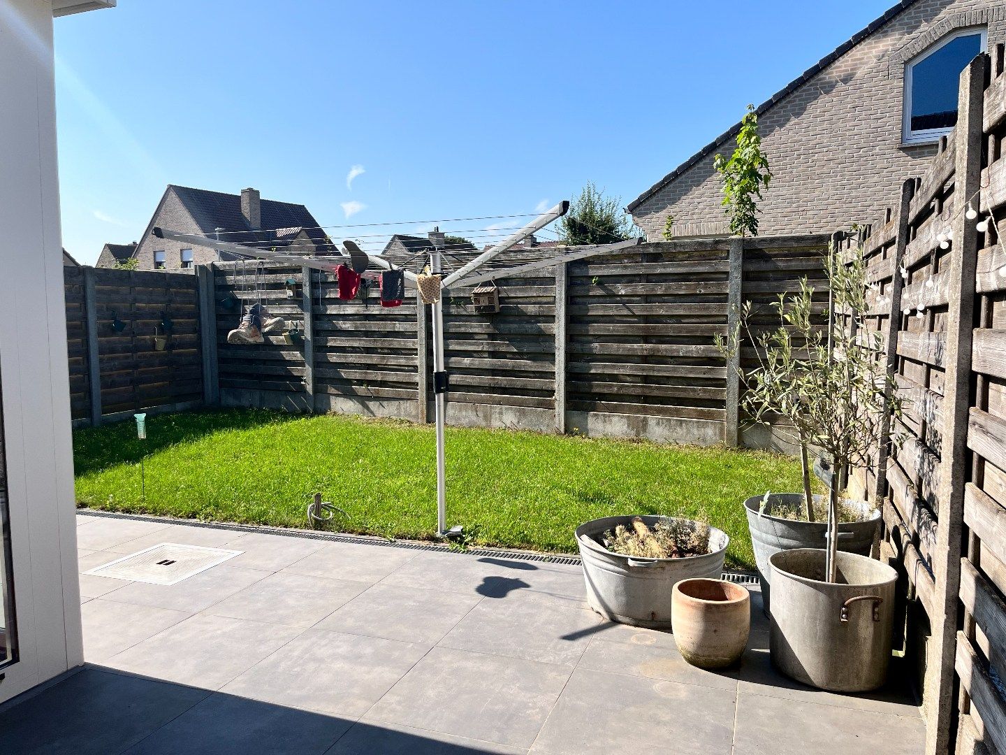 Centraal gelegen, lichtrijke woning met drie slaapkamers en garage foto 13