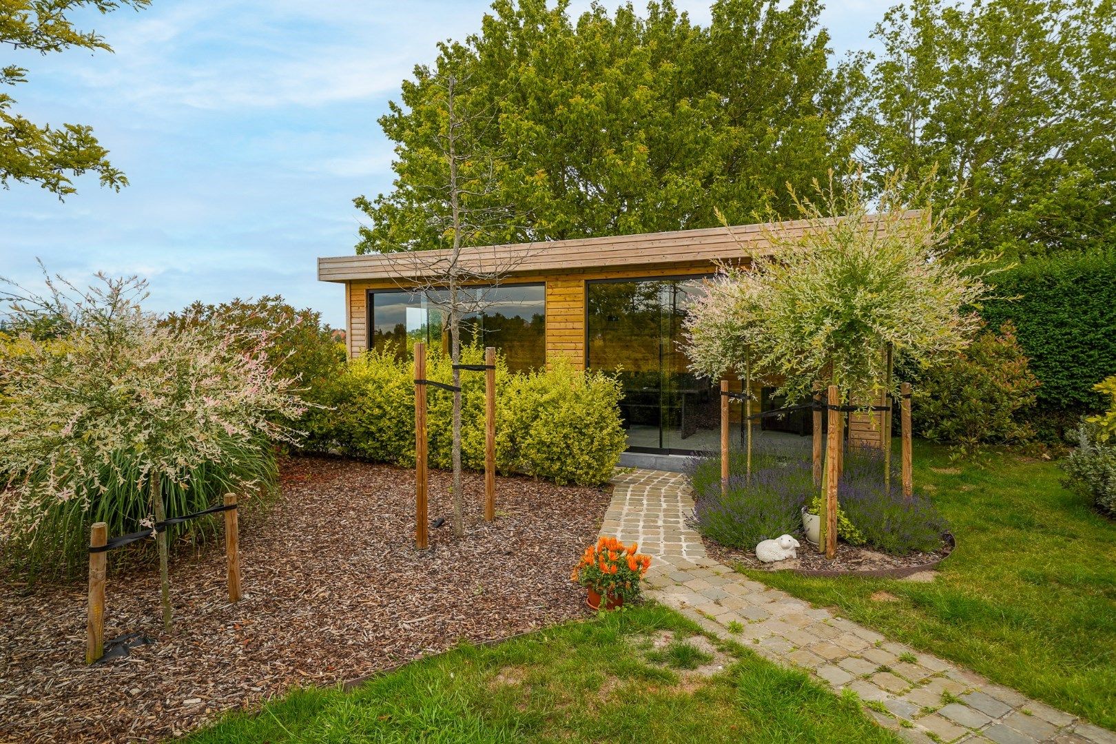 Instapklare laagbouwvilla met 305 m² woonoppervlakte en prachtig aangelegde tuin foto 18