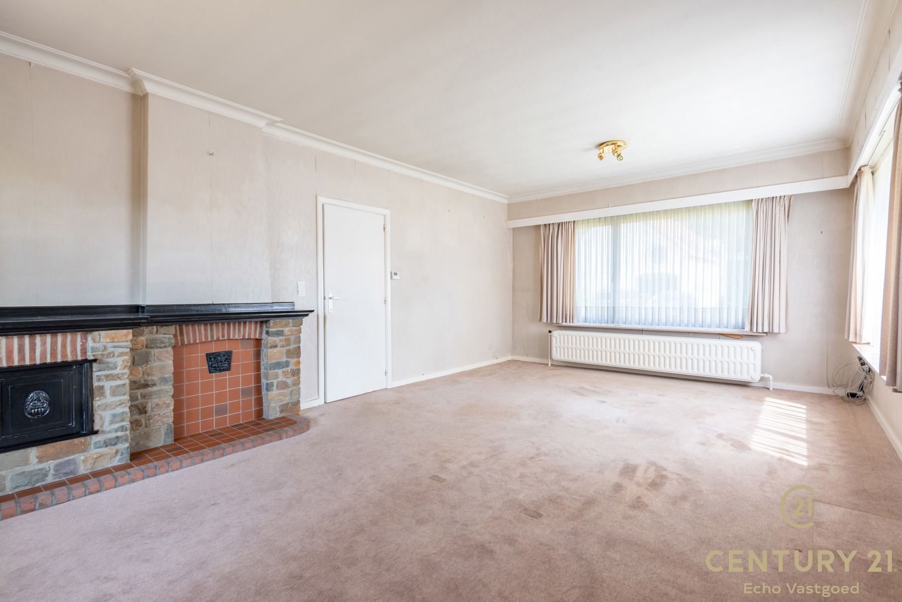 Charmante te renoveren laagbouwwoning op fraai hoekperceel foto 6