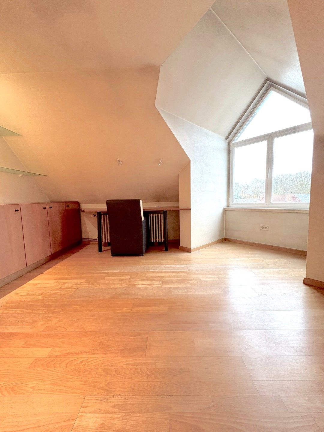 Lichtrijk duplex appartement met 3 slaapkamers en 2 badkamers in het charmante Outrijve (Avelgem)! foto 8