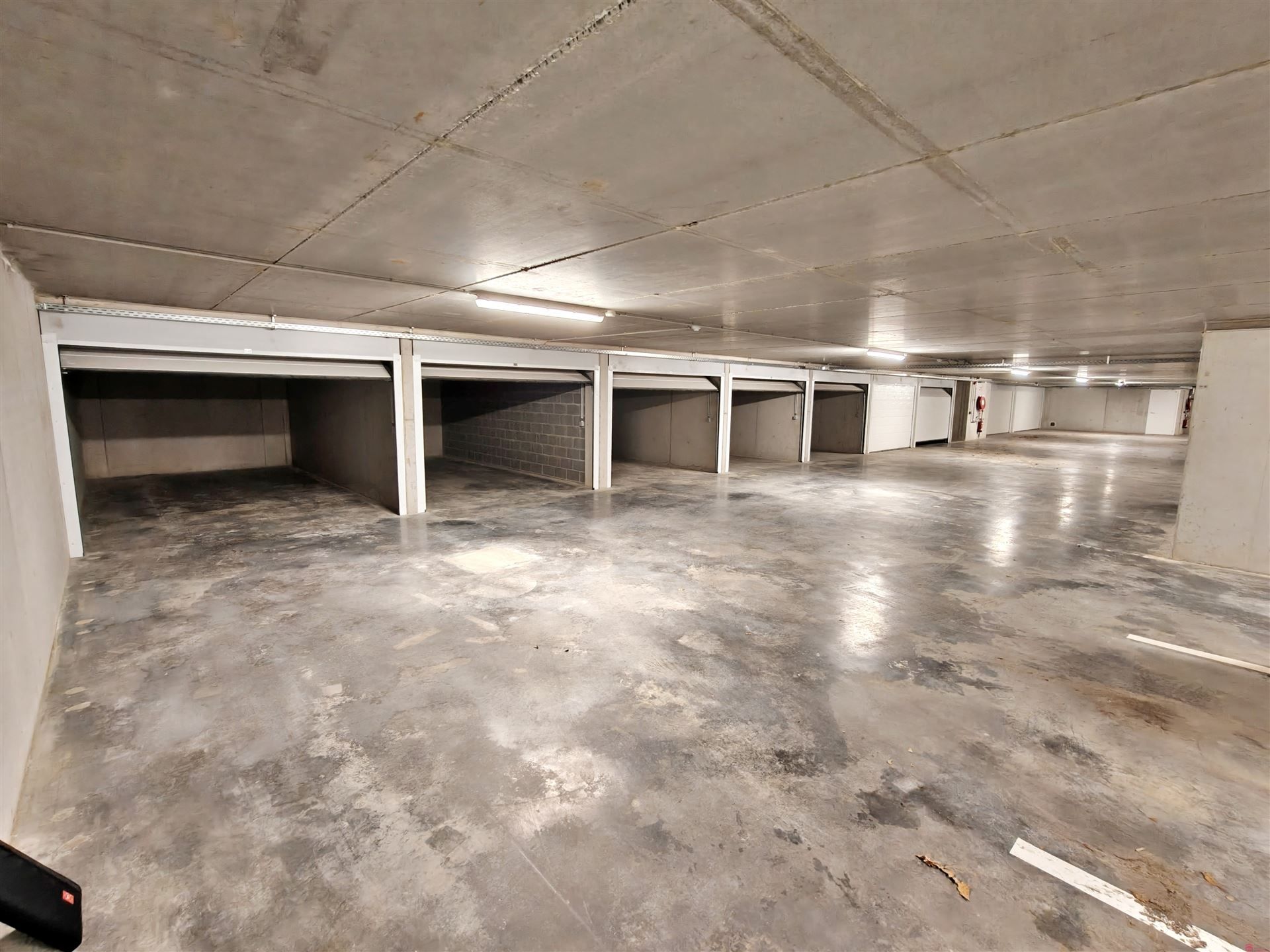 Ondergrondse garage nabij Broeltorens foto 3