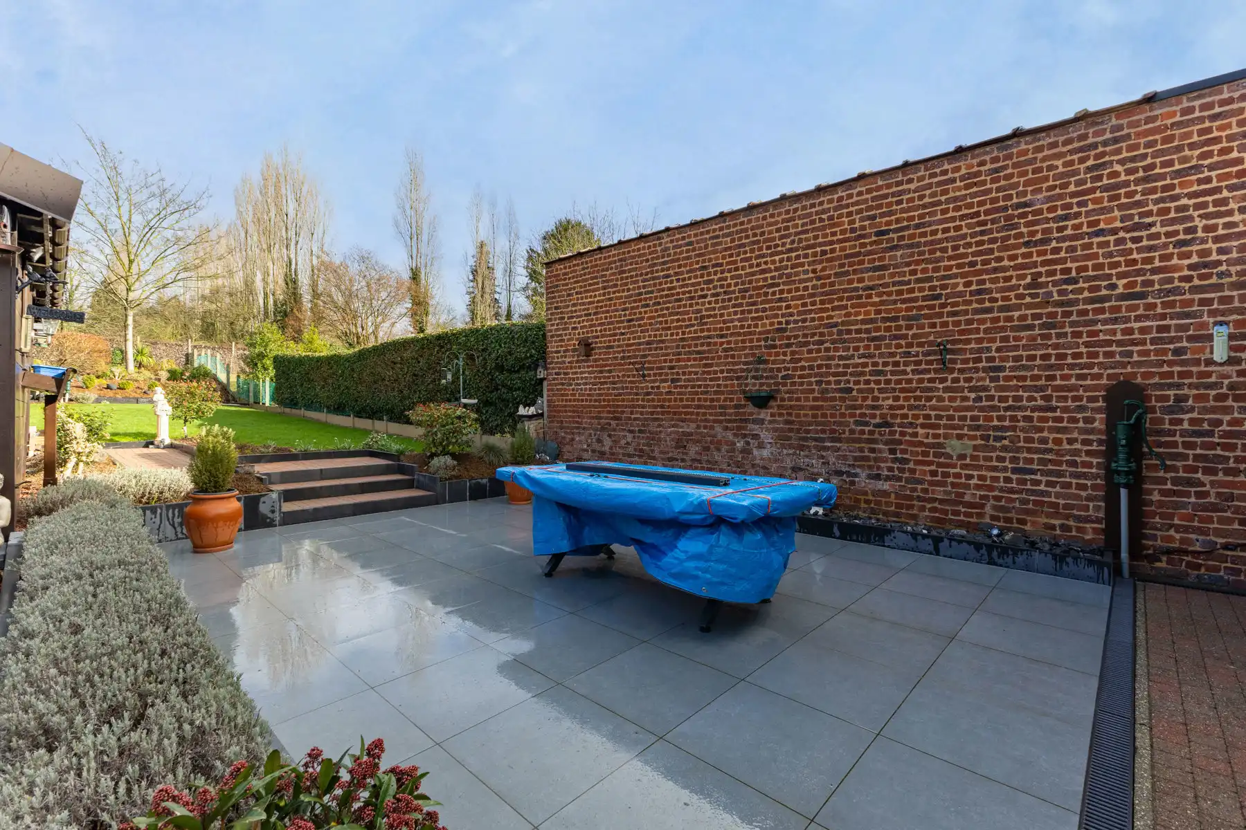 Goed onderhouden woning met prachtige tuin foto 8